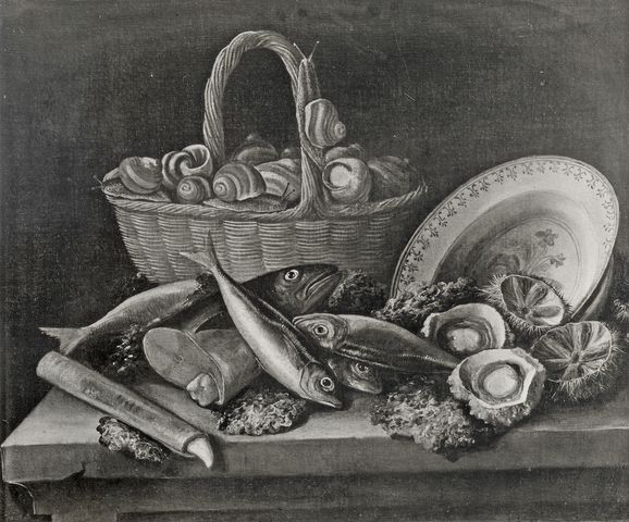 Anonimo — Anonimo lombardo - sec. XVII/ XVIII - Natura morta con pesci, ricci di mare, cesto di lumache e ceramica — insieme